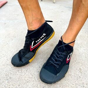Feiyue Training shoe.
Known for Martial Arts, casual, athleisure.